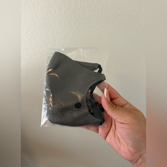 lululemon athletica Gray Face Mask - Picture 1 of 2